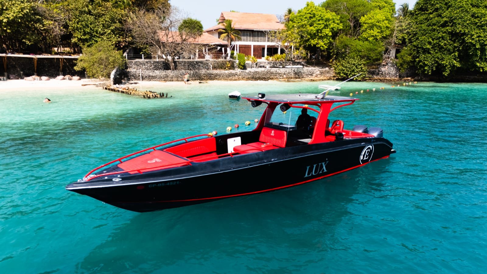 LUXURY BOAT LUX 38 FT CARTAGENA